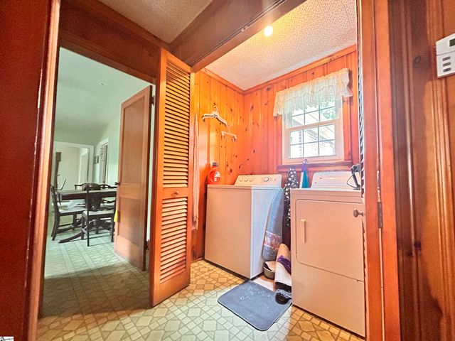 1003 W Main Street, Laurens, SC 29360
