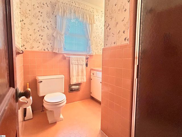 1003 W Main Street, Laurens, SC 29360