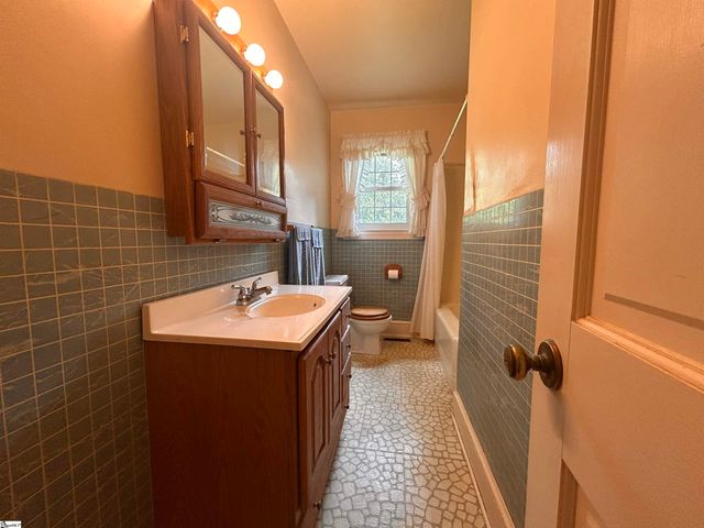 1003 W Main Street, Laurens, SC 29360