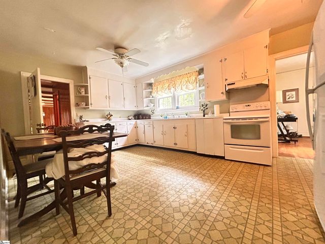 1003 W Main Street, Laurens, SC 29360