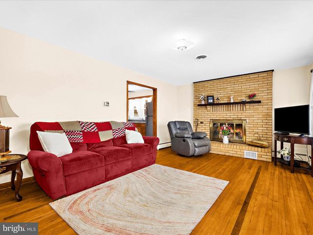 904 HAMMONDS LN, Baltimore, MD 21225
