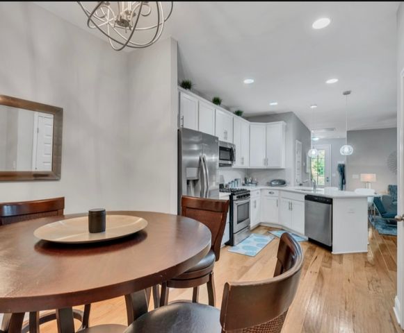 1727 Old Drakes Creek Rd, Hendersonville, TN 37075