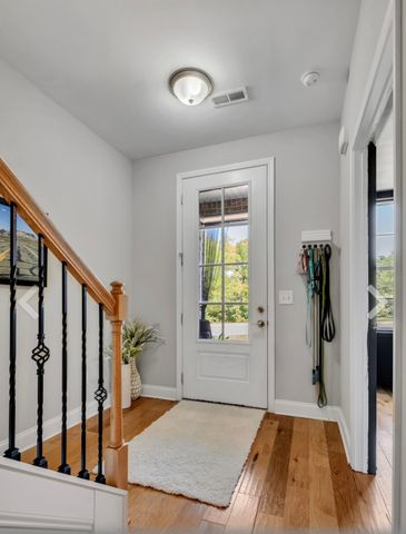 1727 Old Drakes Creek Rd, Hendersonville, TN 37075