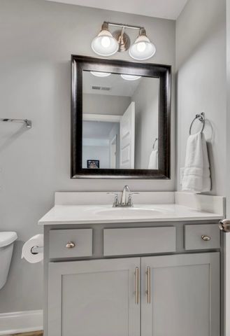 1727 Old Drakes Creek Rd, Hendersonville, TN 37075