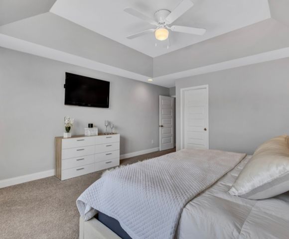 1727 Old Drakes Creek Rd, Hendersonville, TN 37075