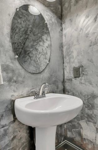 1727 Old Drakes Creek Rd, Hendersonville, TN 37075