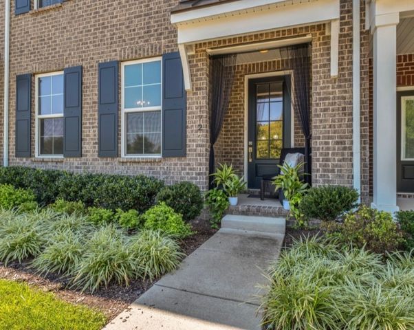 1727 Old Drakes Creek Rd, Hendersonville, TN 37075