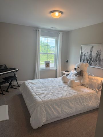 1727 Old Drakes Creek Rd, Hendersonville, TN 37075