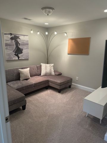 1727 Old Drakes Creek Rd, Hendersonville, TN 37075