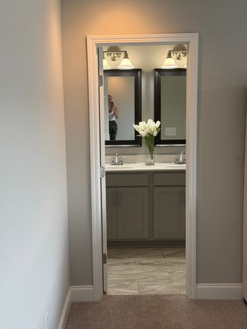 1727 Old Drakes Creek Rd, Hendersonville, TN 37075