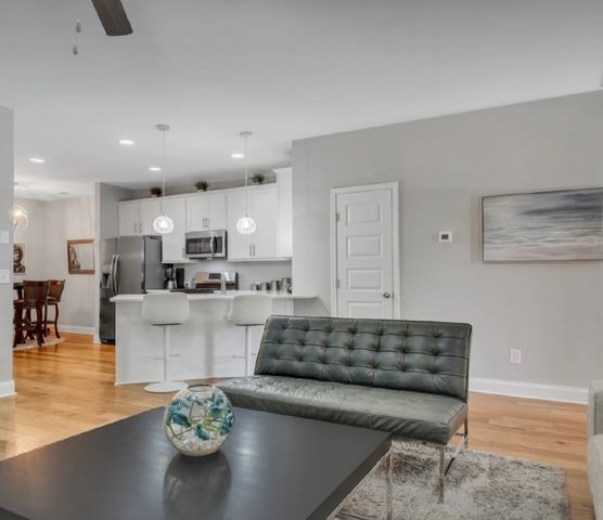 1727 Old Drakes Creek Rd, Hendersonville, TN 37075