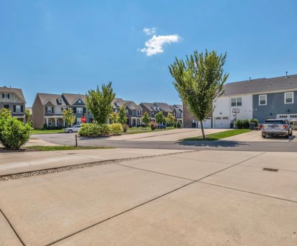 1727 Old Drakes Creek Rd, Hendersonville, TN 37075