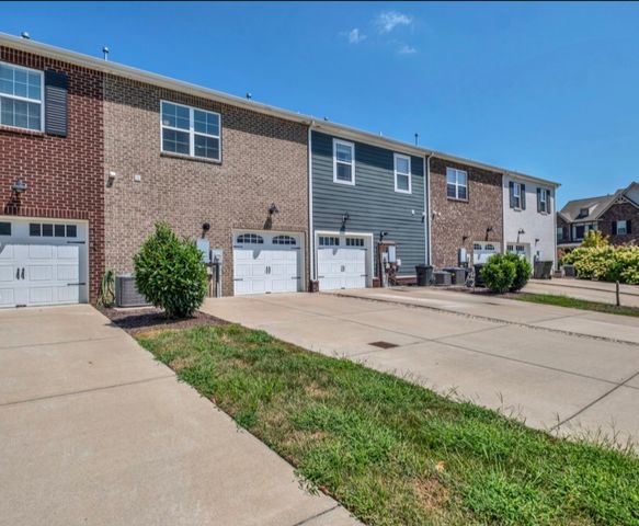 1727 Old Drakes Creek Rd, Hendersonville, TN 37075