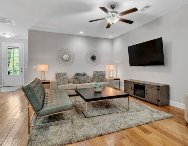 1727 Old Drakes Creek Rd, Hendersonville, TN 37075