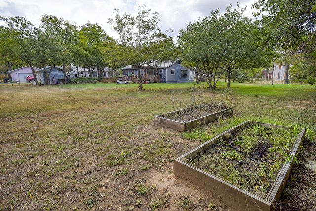 1401 Hill ST, Bastrop, TX 78602