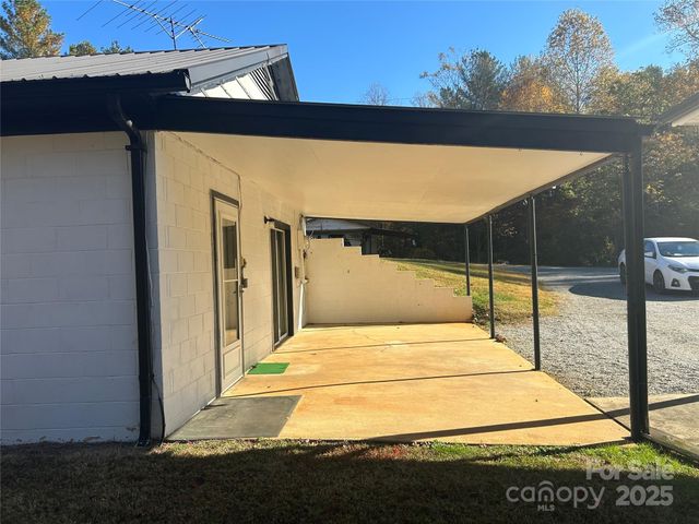 35 Pop Sprinkle Lane, Taylorsville, NC 28681