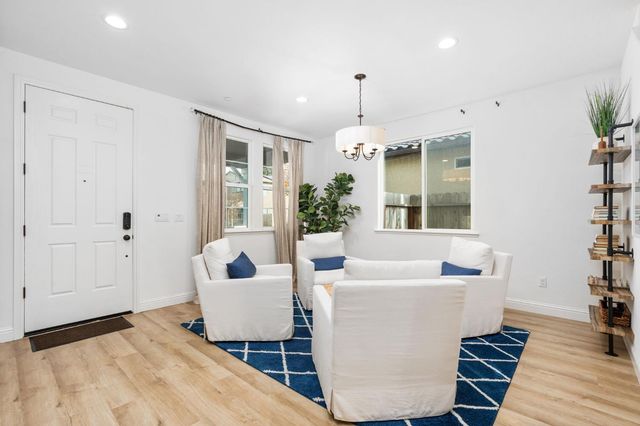 6701 E Providence Avenue, Fresno, CA 93727