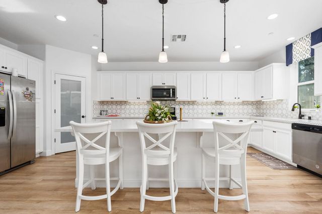 6701 E Providence Avenue, Fresno, CA 93727