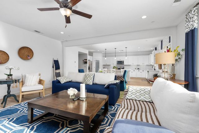 6701 E Providence Avenue, Fresno, CA 93727