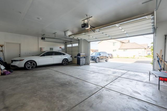 6701 E Providence Avenue, Fresno, CA 93727