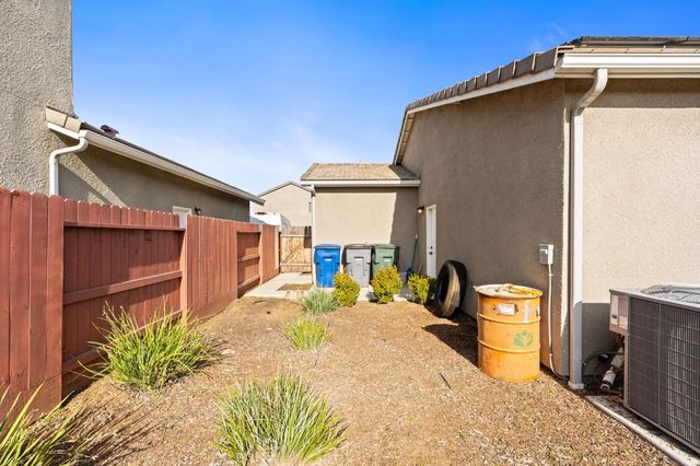 6701 E Providence Avenue, Fresno, CA 93727