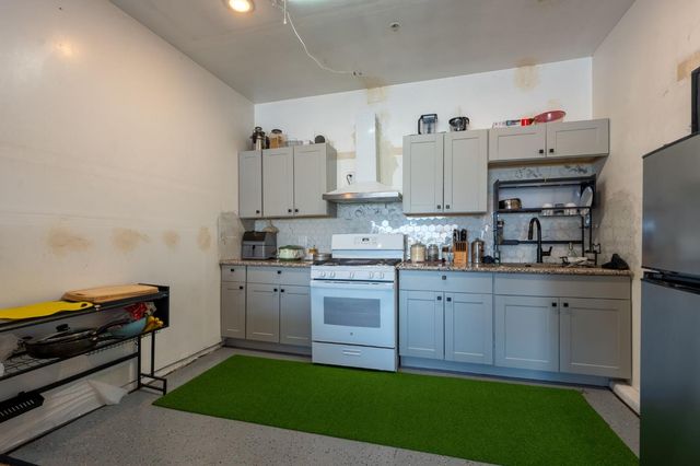 6701 E Providence Avenue, Fresno, CA 93727