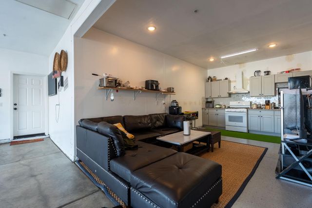 6701 E Providence Avenue, Fresno, CA 93727