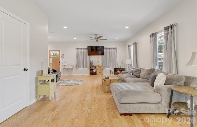 777 High Street, Canton, NC 28716