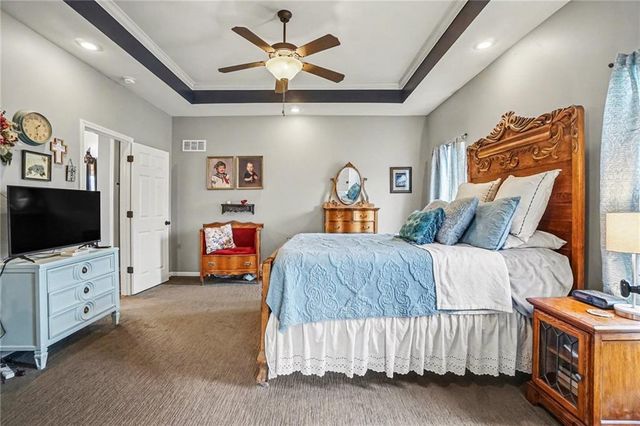 9617 N Adrian Avenue, Kansas City, MO 64154