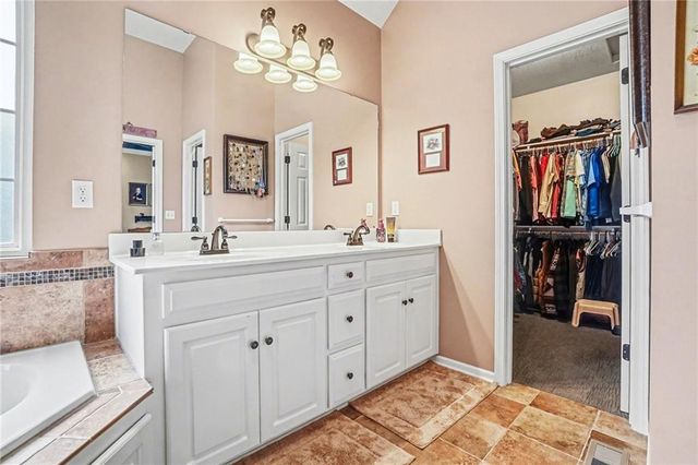 9617 N Adrian Avenue, Kansas City, MO 64154