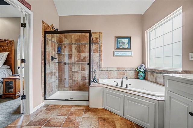 9617 N Adrian Avenue, Kansas City, MO 64154