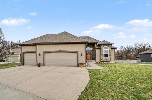 9617 N Adrian Avenue, Kansas City, MO 64154