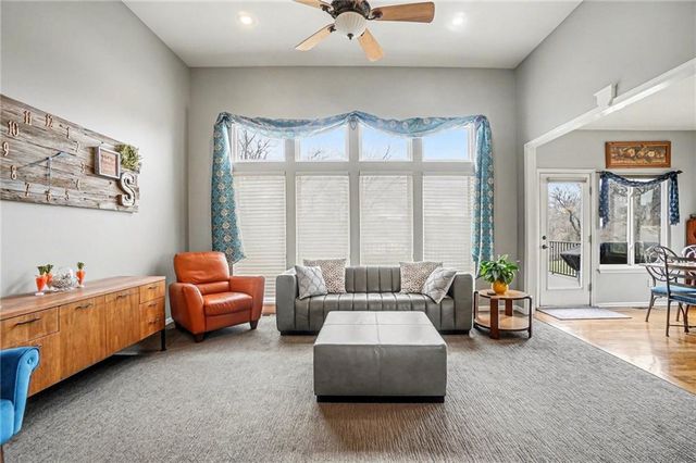 9617 N Adrian Avenue, Kansas City, MO 64154