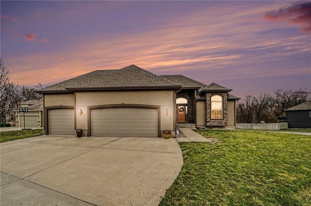 9617 N Adrian Avenue, Kansas City, MO 64154