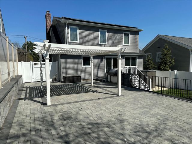 17 Prospect Street, Glen Head, NY 11545
