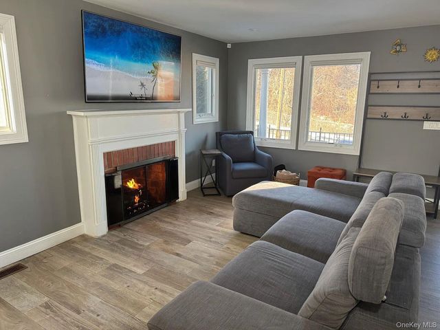 17 Prospect Street, Glen Head, NY 11545