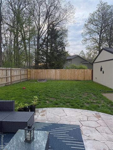 27559 Weddel Avenue, Brownstown, MI 48183