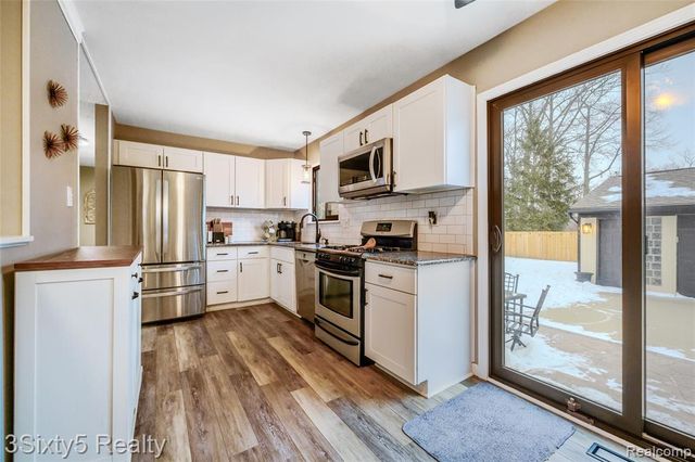 27559 Weddel Avenue, Brownstown, MI 48183