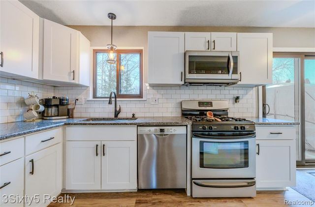 27559 Weddel Avenue, Brownstown, MI 48183