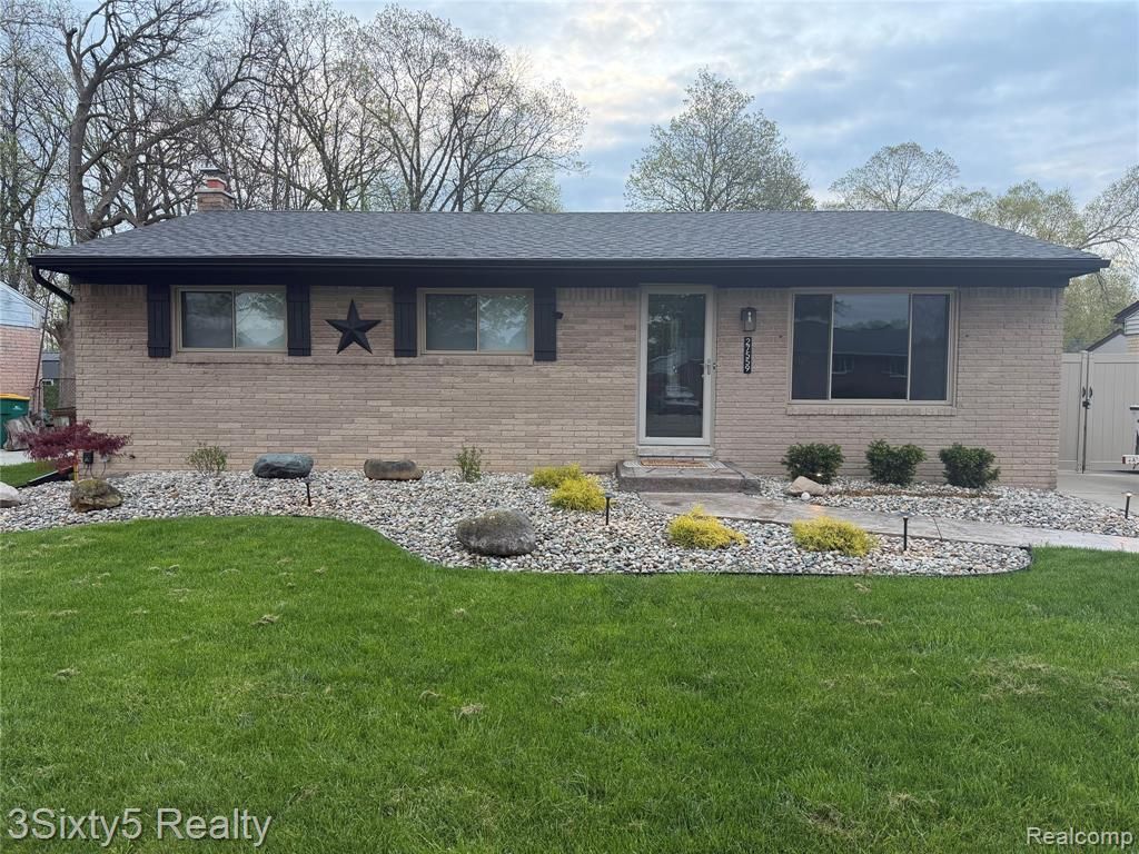 27559 Weddel Avenue, Brownstown, MI 48183