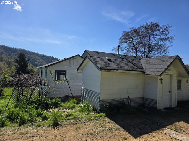 4341 HAPPY VALLEY Rd, Roseburg, OR 97471