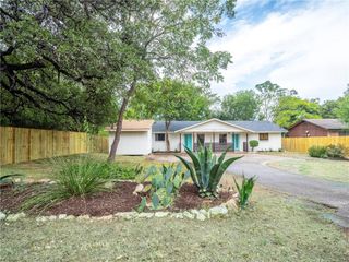 7004 Circle S RD B, Austin, TX 78745