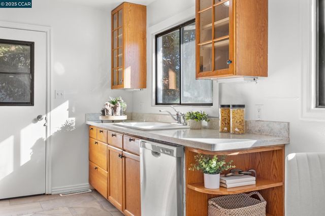 1140 King Dr, El Cerrito, CA 94530