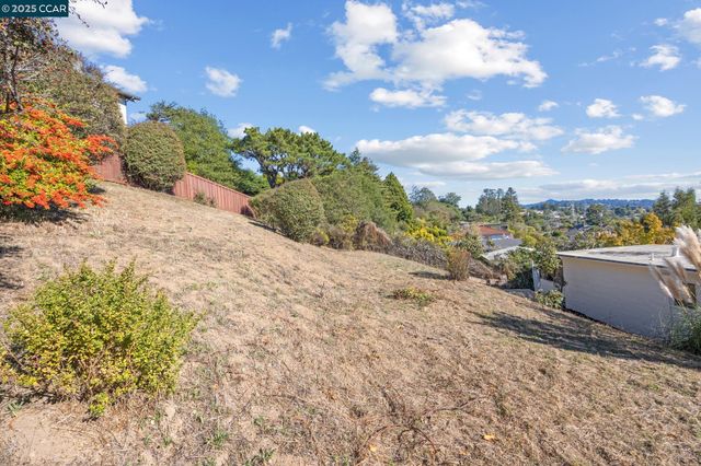 1140 King Dr, El Cerrito, CA 94530