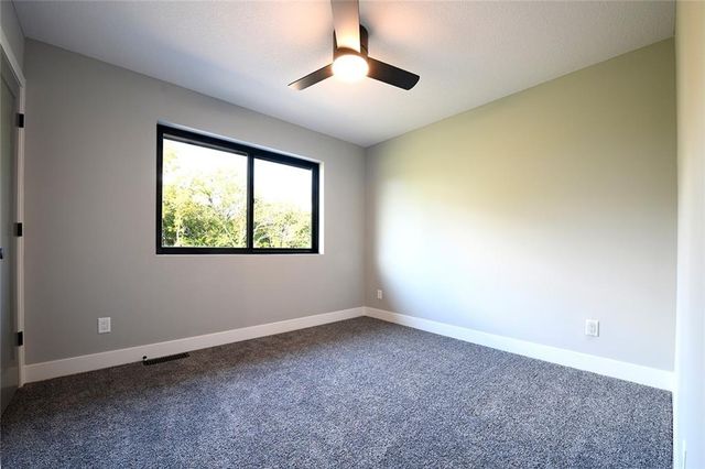 1006 Meadowbrook Drive, Kearney, MO 64060
