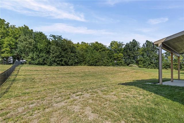 1006 Meadowbrook Drive, Kearney, MO 64060
