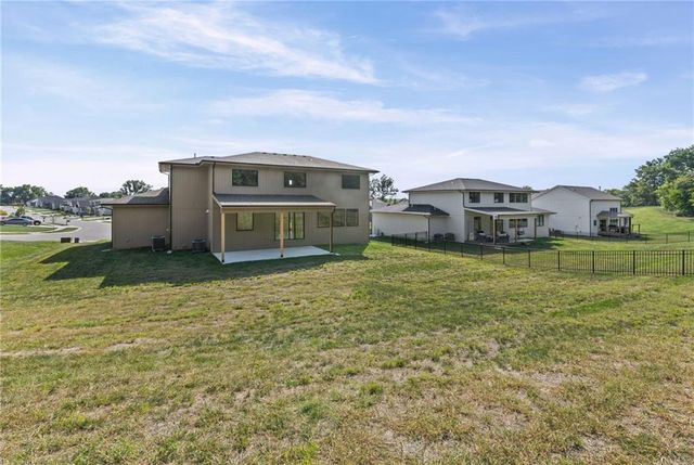 1006 Meadowbrook Drive, Kearney, MO 64060