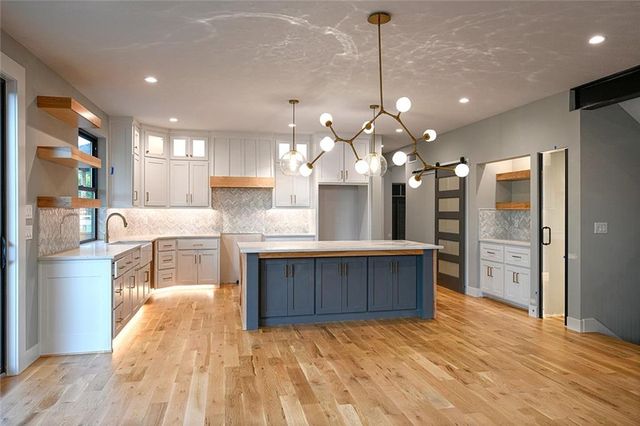 1006 Meadowbrook Drive, Kearney, MO 64060