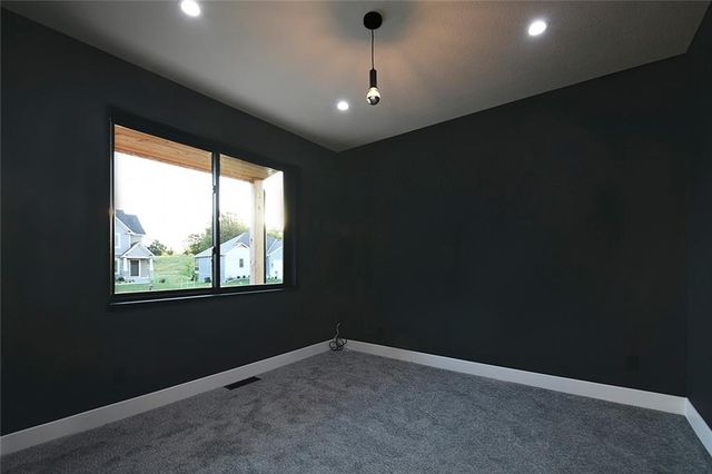 1006 Meadowbrook Drive, Kearney, MO 64060