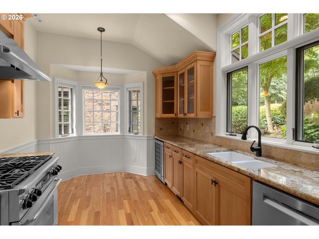 15468 BOONES Way, Lake Oswego, OR 97035